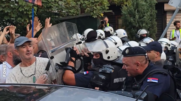 Potiskivanje građana kod FON
